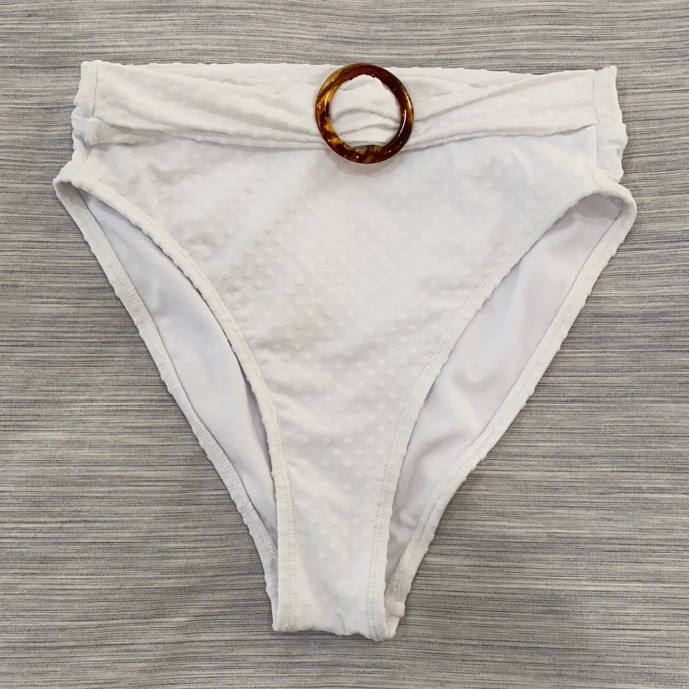 🥥 White Bikini - Picture 5 of 6